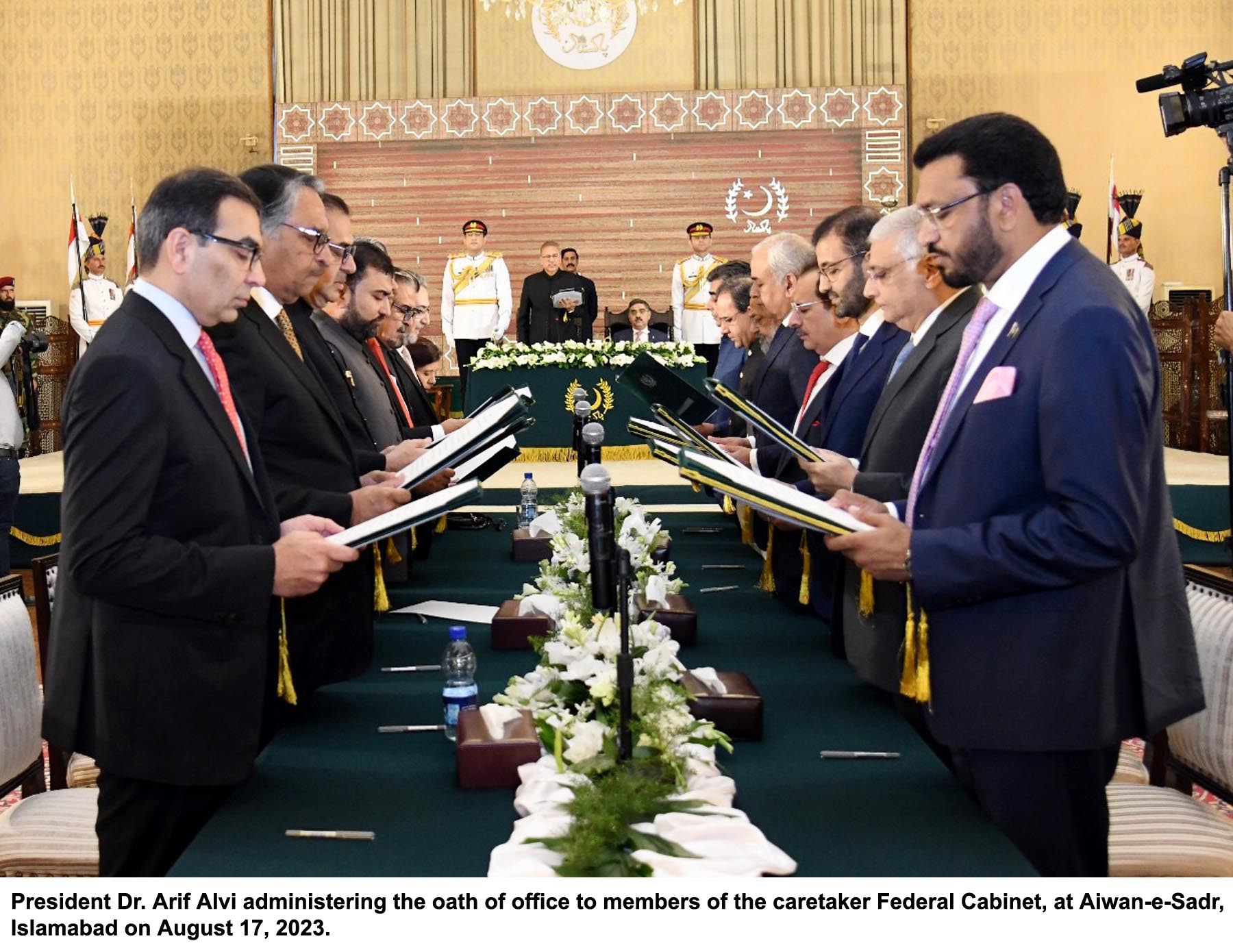 Caretaker federal cabinet sworn in at Aiwan-e-Sadr