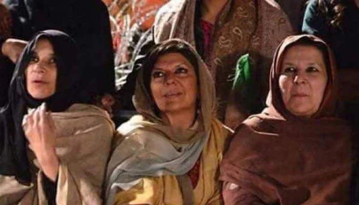 IHC again orders meeting of Imran Khan with his sisters