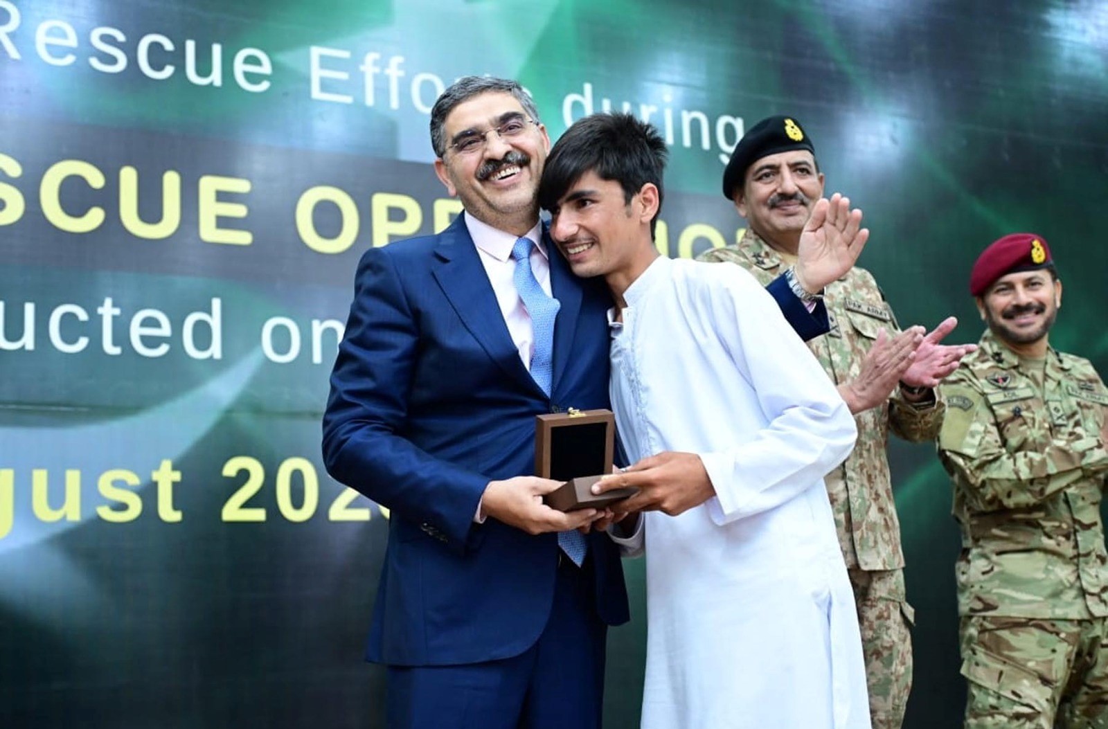 PM commends heroes who rescued trapped cable-car passengers in daring operation