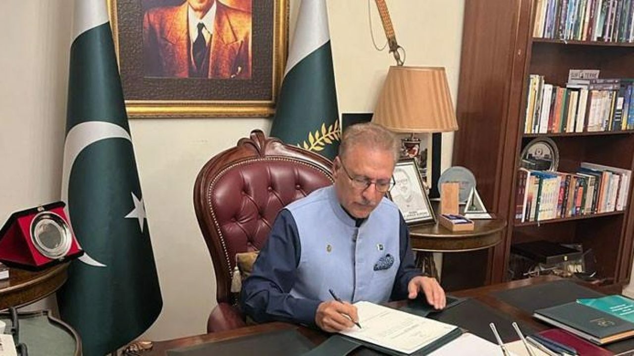 President Alvi signs Army Act (Amend), Official Secrets Act bills into law