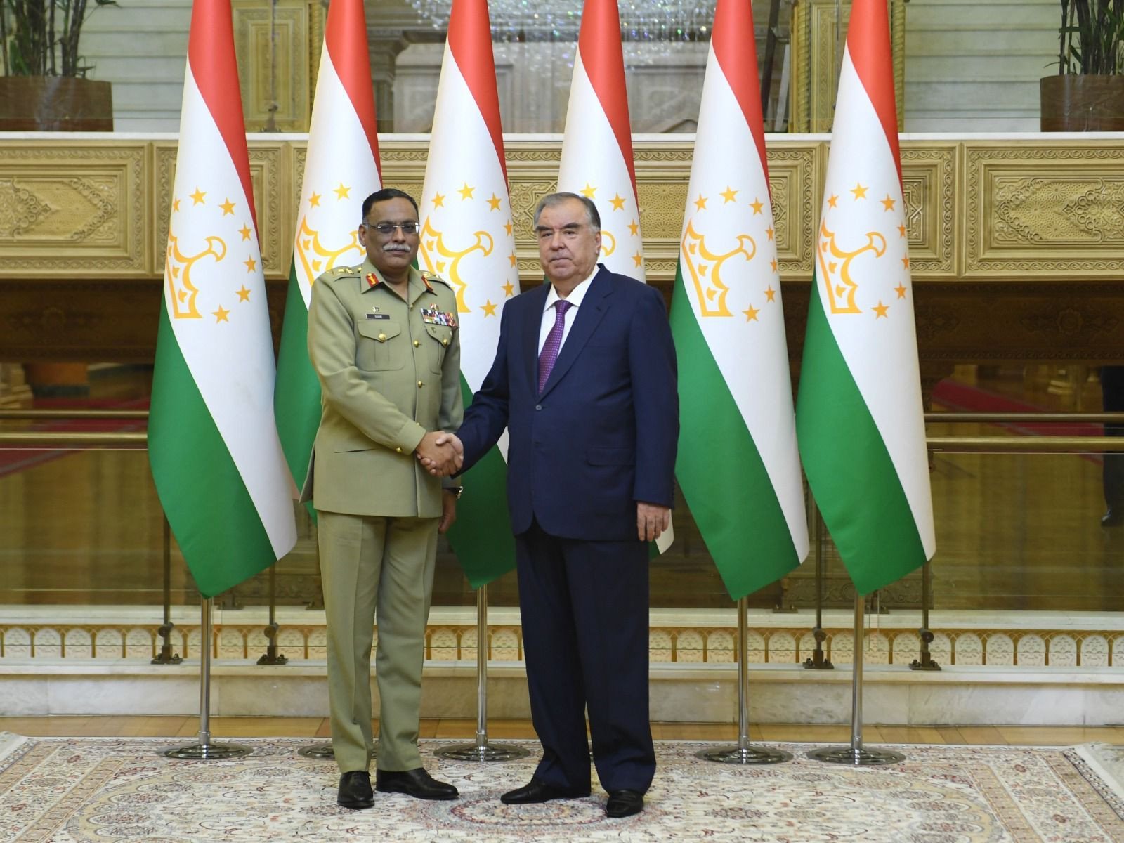 Chairman JCSC holds talks with Tajik president during official visit