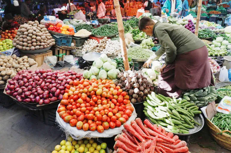 Pakistan Confronts Food Crisis and Agonizing Inflation