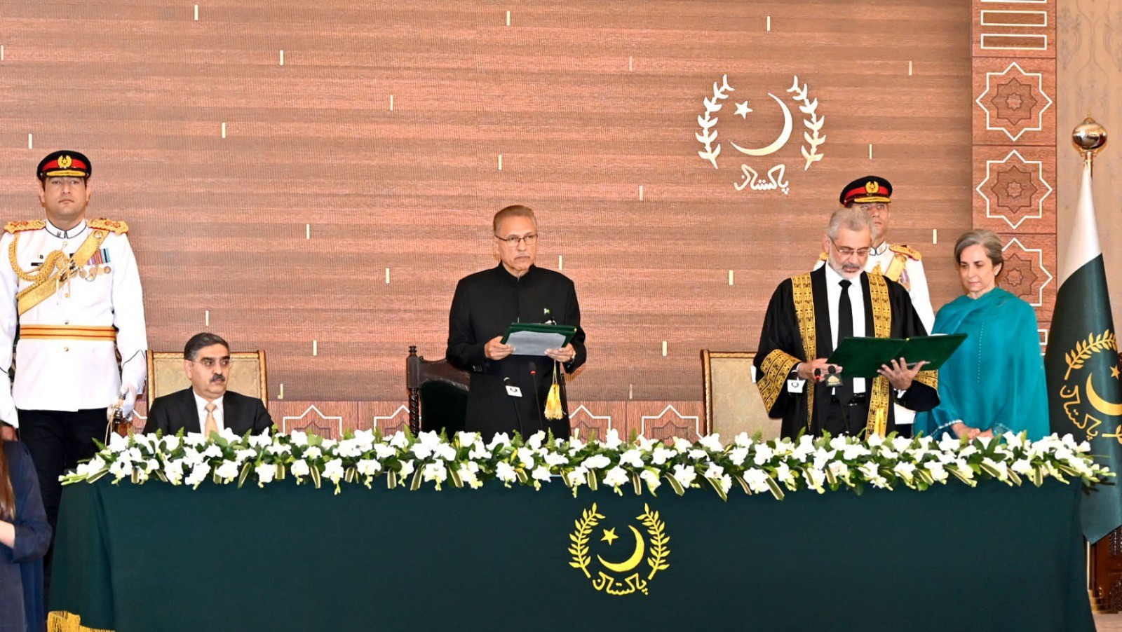 Justice Qazi Faez Isa sworn in as 29th CJP Pakistan
