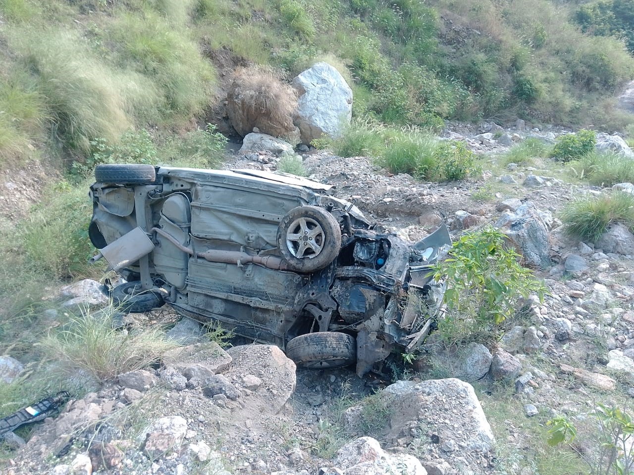 Four of a same family die as car plunges into stream