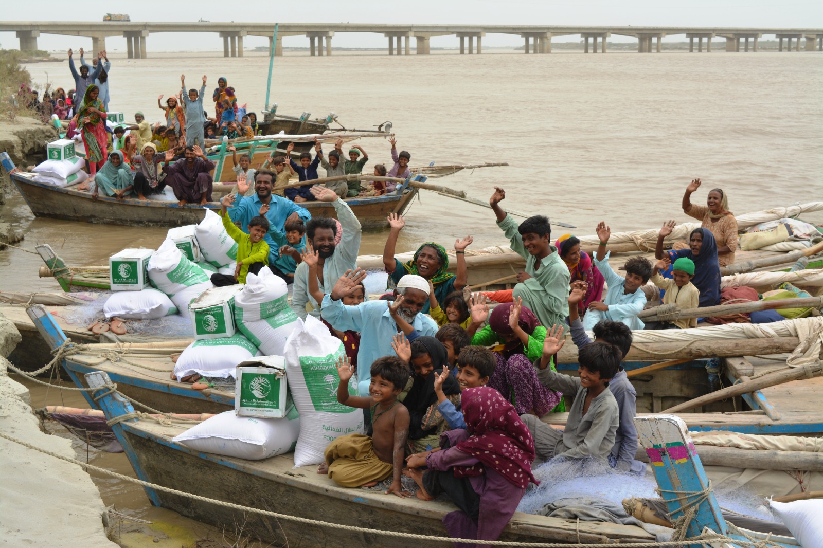 KSRelief distributes 9400 food packages to assist flood-stricken Sindh and Punjab regions