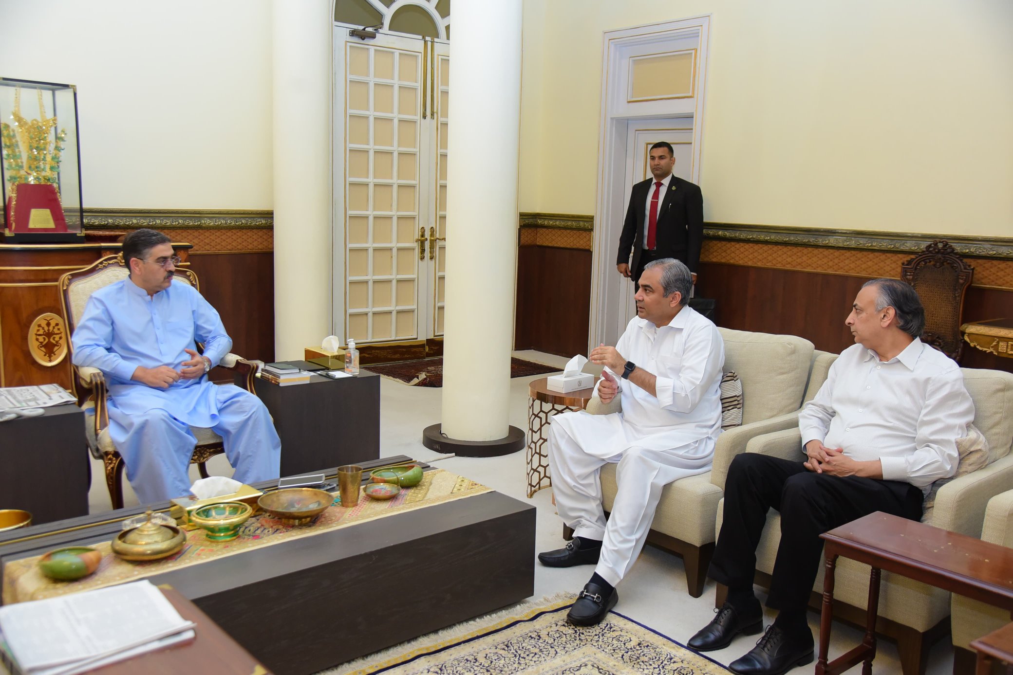 PM Kakar assigns TCP to find out why cotton being sold below fixed rate