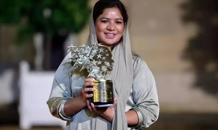 Pakistani teacher wins prestigious award for schooling underprivileged students