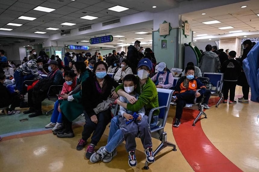 China ministry seeks more fever clinics to combat respiratory illness surge