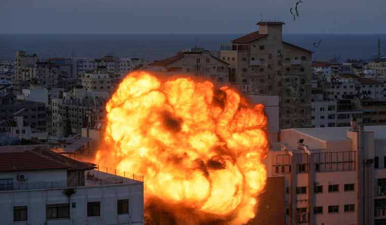 Israel targets hospitals as Gaza death toll crosses 11000 mark