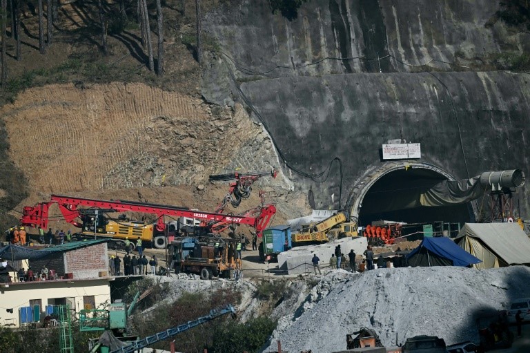 India bid to free 41 trapped workers enters third week