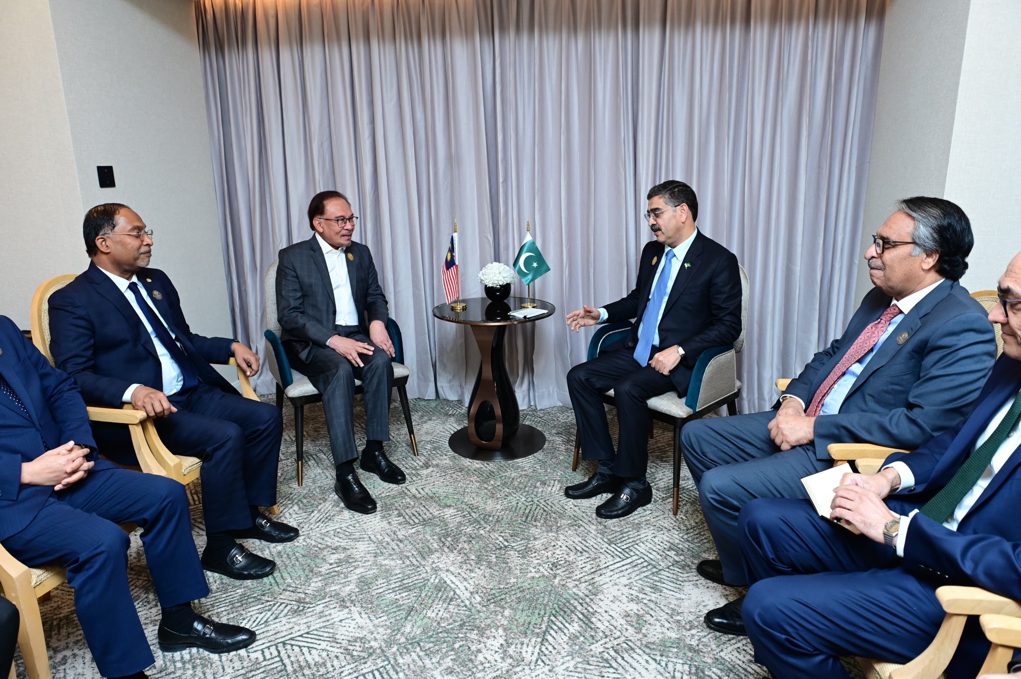 PM Kakar, Malaysian counterpart agree to further bilateral ties