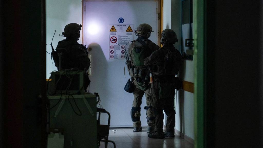 Raid on Gaza's largest hospital continues, Israel orders evacuation in 'safe areas'