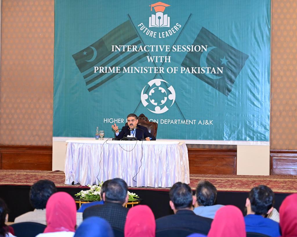 No one can dare cast evil eye on Pakistan, change status of Kashmir: PM