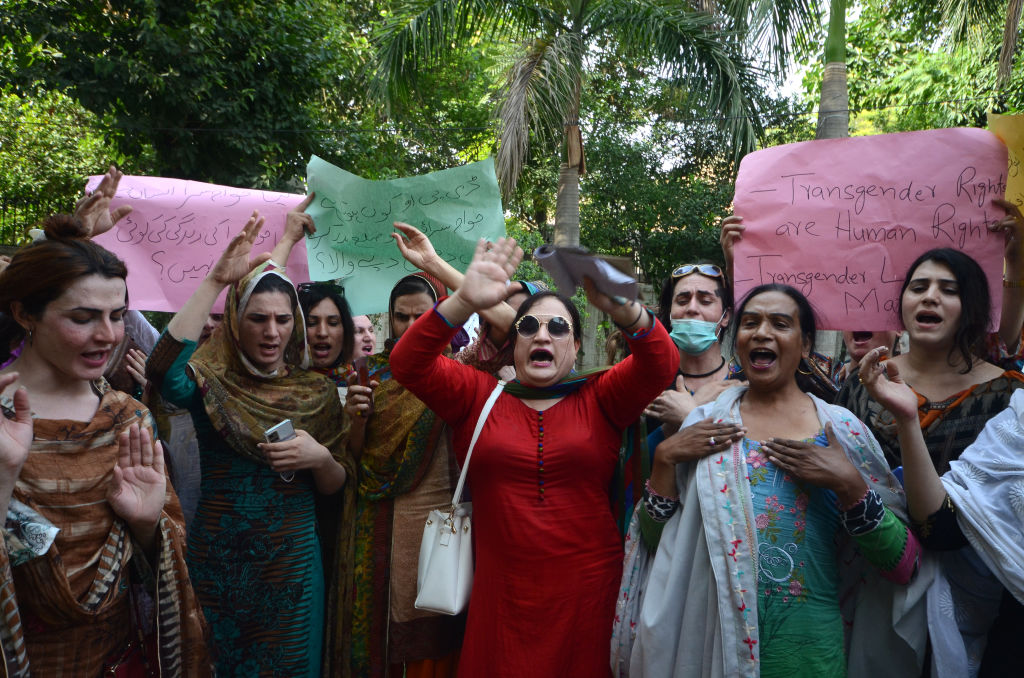 The renormalisation of equal rights for Khwaja Siras