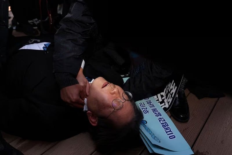 South Korea opposition chief stabbed in neck, recovering after surgery