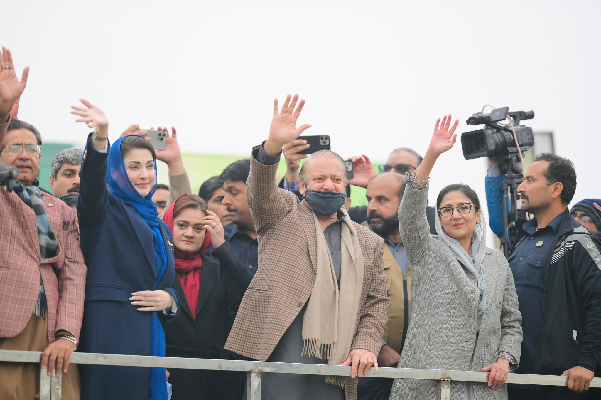 Nawaz promises will neither ‘forgets promises, nor take U-turns’