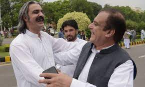 'Tickets Controversy': Faraz, Gandapur sideline senior PTI leadership in award of party tickets 