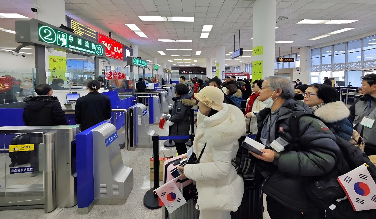 China further facilitates exit-and-entry services for better mobility of personnel