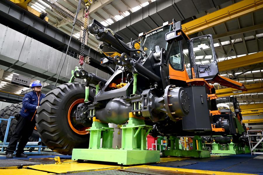 China's support important for economic globalization; say British experts