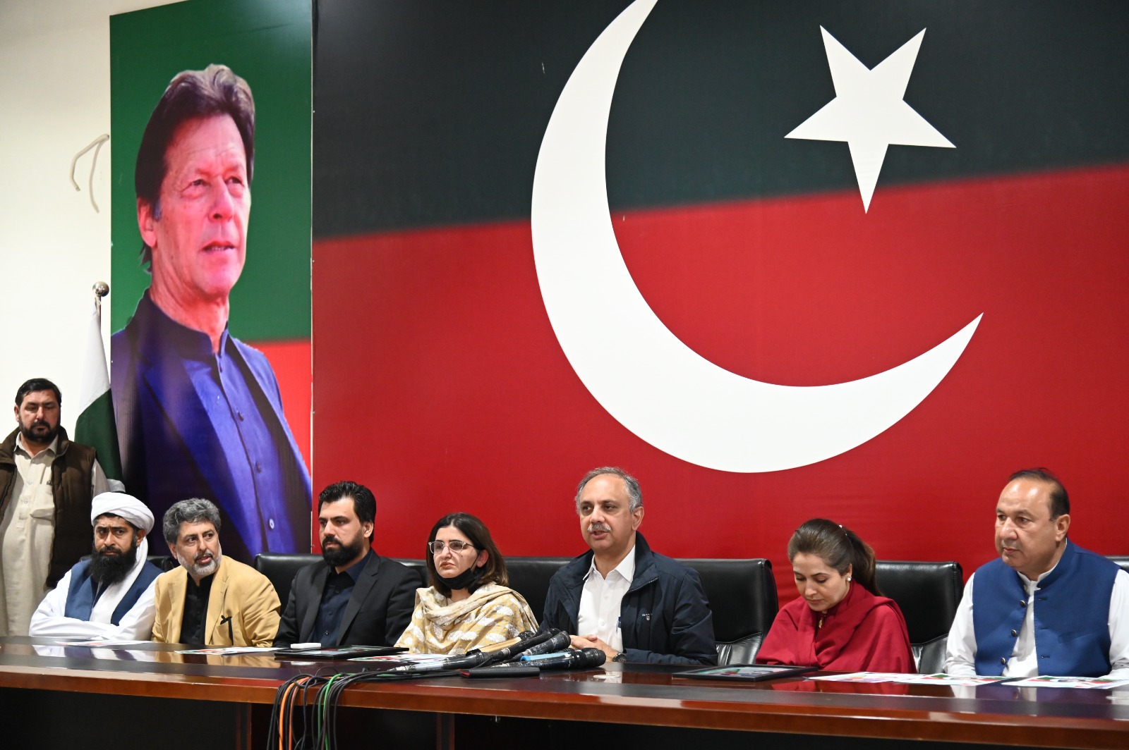 Omar demands impartial inquiry into brutal killing of two PTI workers