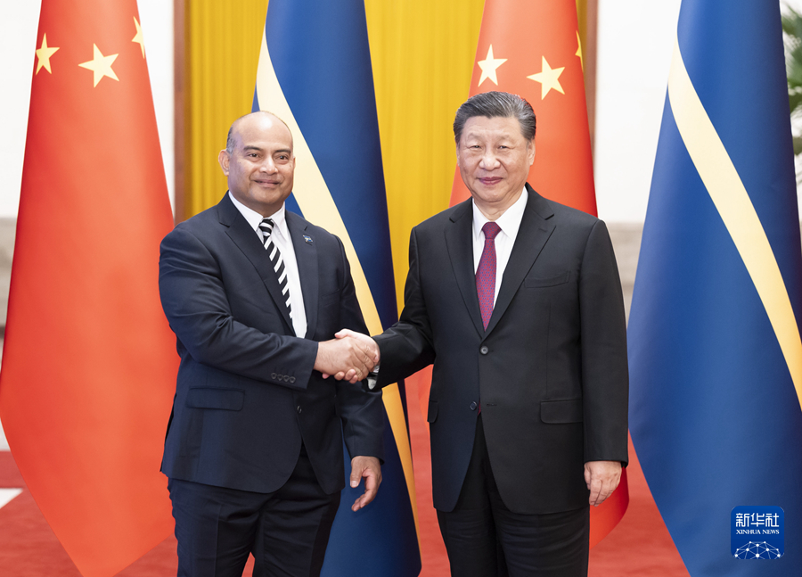 Xi meets Nauruan President, Dominican premier