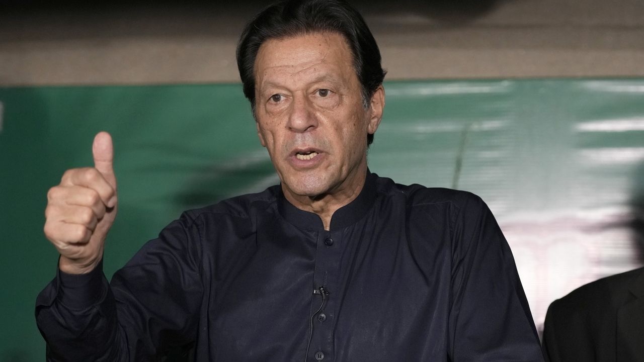 Imran thumbs up to negotiations with establishment, political forces