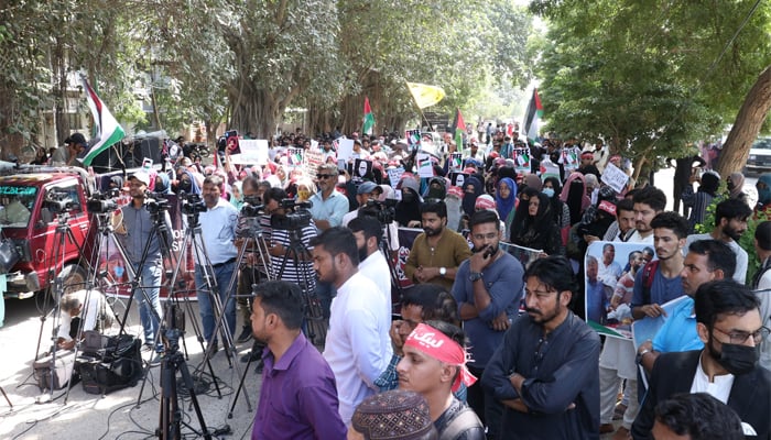 KU students rally in solidarity with Palestine