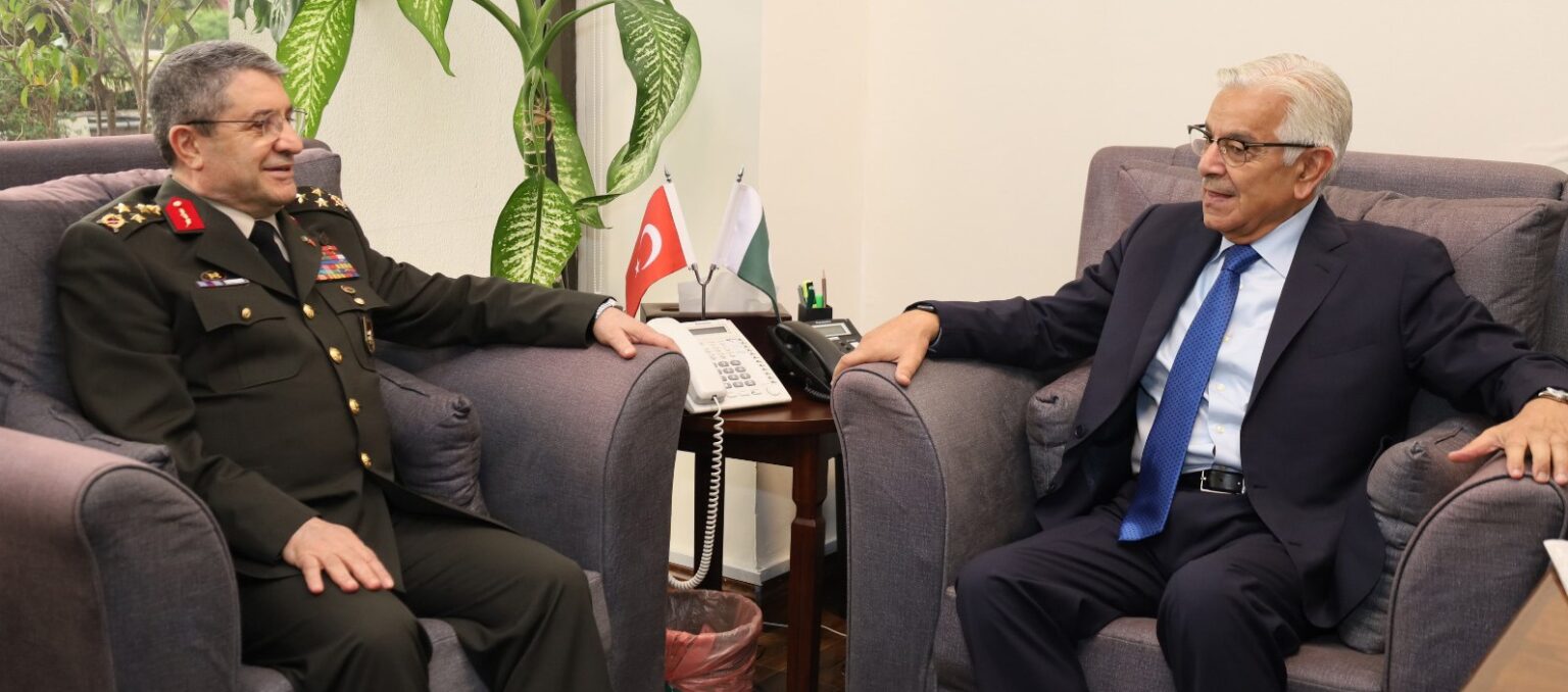 Defence Minister, Commander Turkish Land Forces discuss defence collaboration