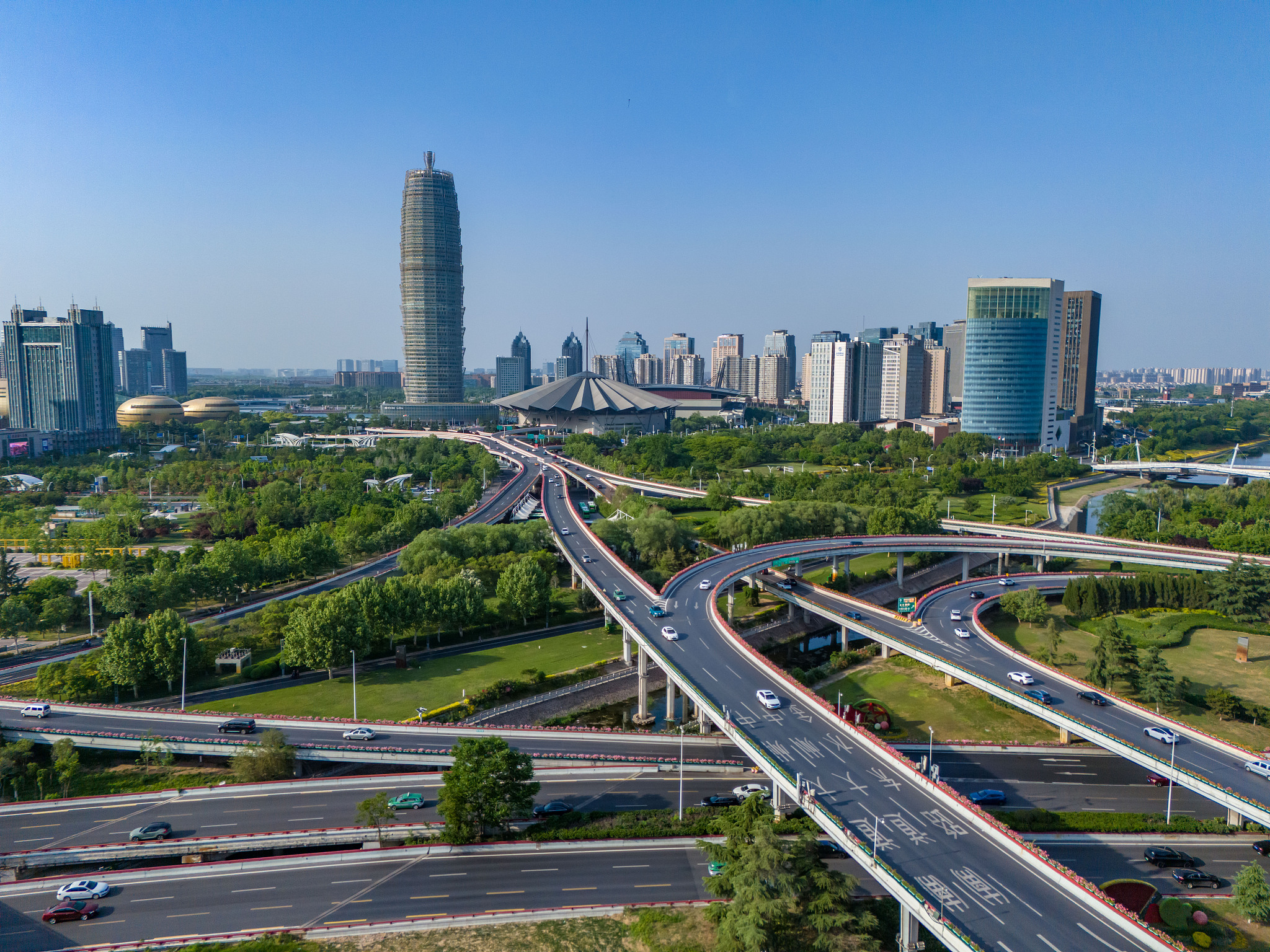 CPC leadership reviews measures to further energize central region, defuse financial risks