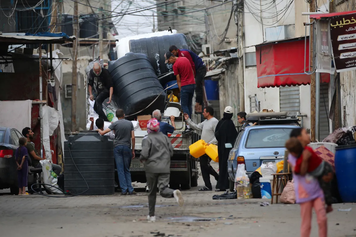 Thousands flee Rafah after Israeli forces issue evacuation order