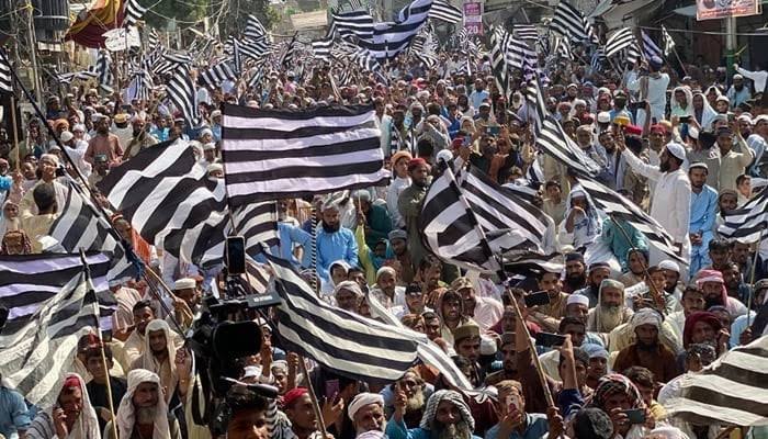 Majority of Karachi roads closed today due to JUI-F rally