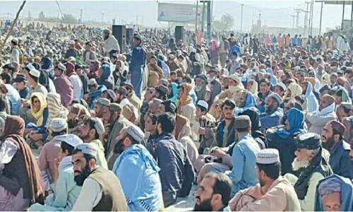 Chaman protestors thrash DC office following dislodging of camps