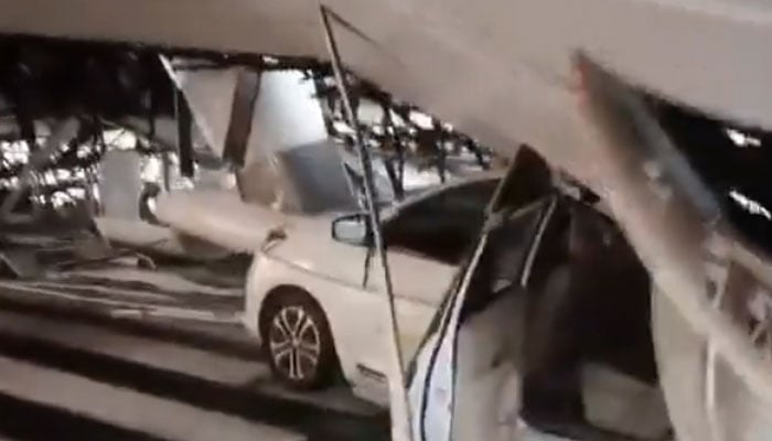 Delhi airport roof collapse kills one, cancels flights