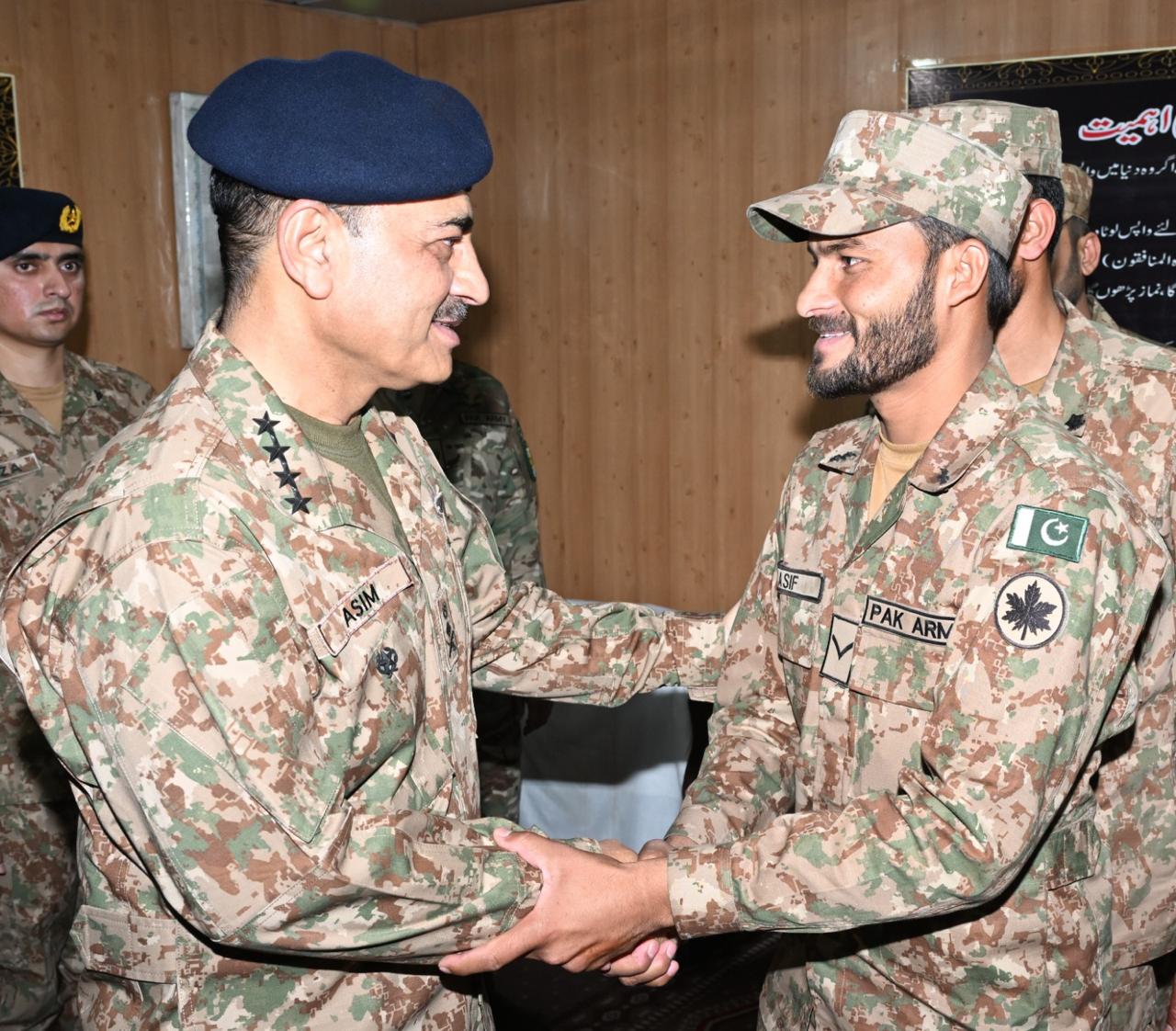 COAS visits Line of Control, celebrates Eid with soldiers