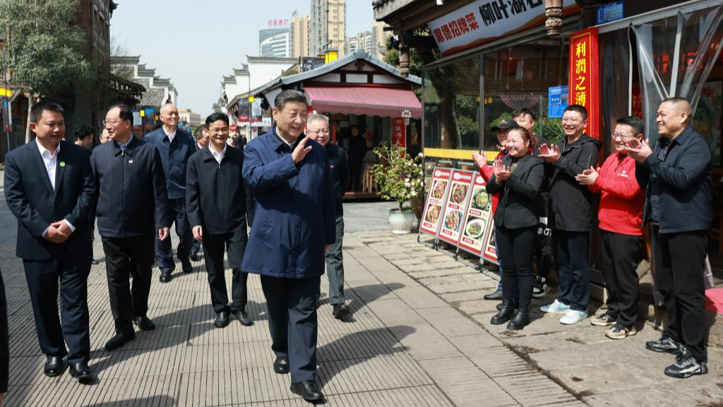 Xi Jinping's devotion to service for the good of Chinese people