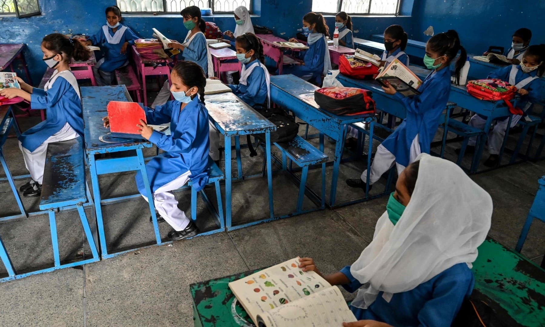 Following Sindh, Federal govt also extend summer holidays