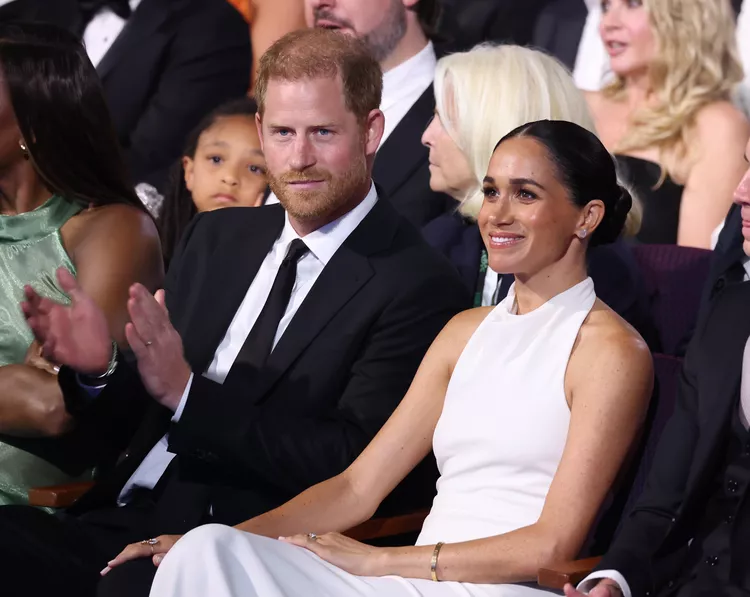 Prince Harry and Meghan Markle's friends are 'fed up' with the Royals, here's why
