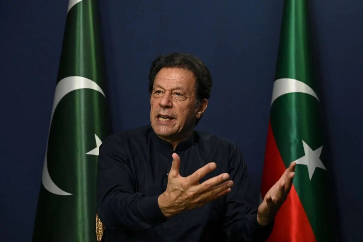Imran Khan calls urgent meeting to address party rifts