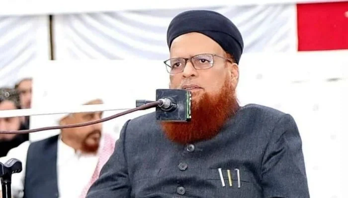 Mufti Taqi Usmani issues wake-up call to public amid political, economic crises