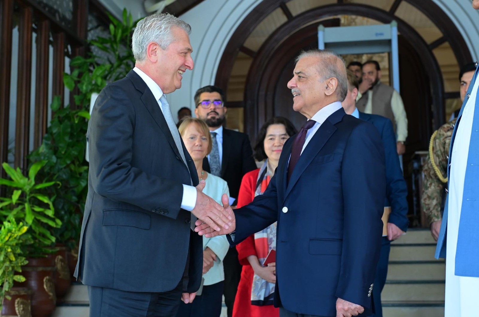 PM urges UNHCR to play role in addressing Afghan refugees’ issues