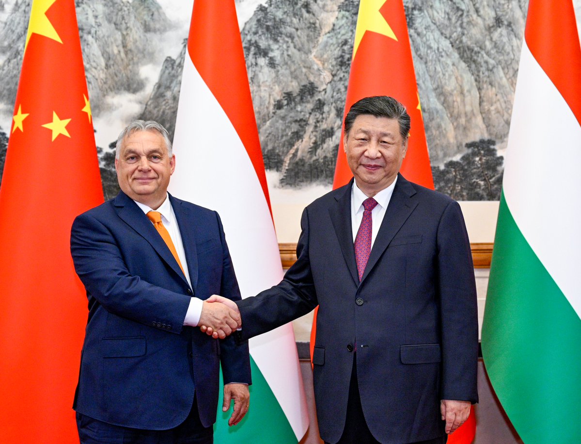 Xi Jinping, Hungarian PM Orban exchange views on Ukraine crisis