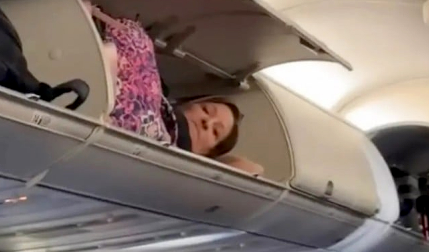WATCH: Woman’s strange behavior on plane has social media users in stitches