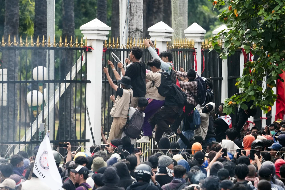 Election law change sparks deadly protests in Indonesia