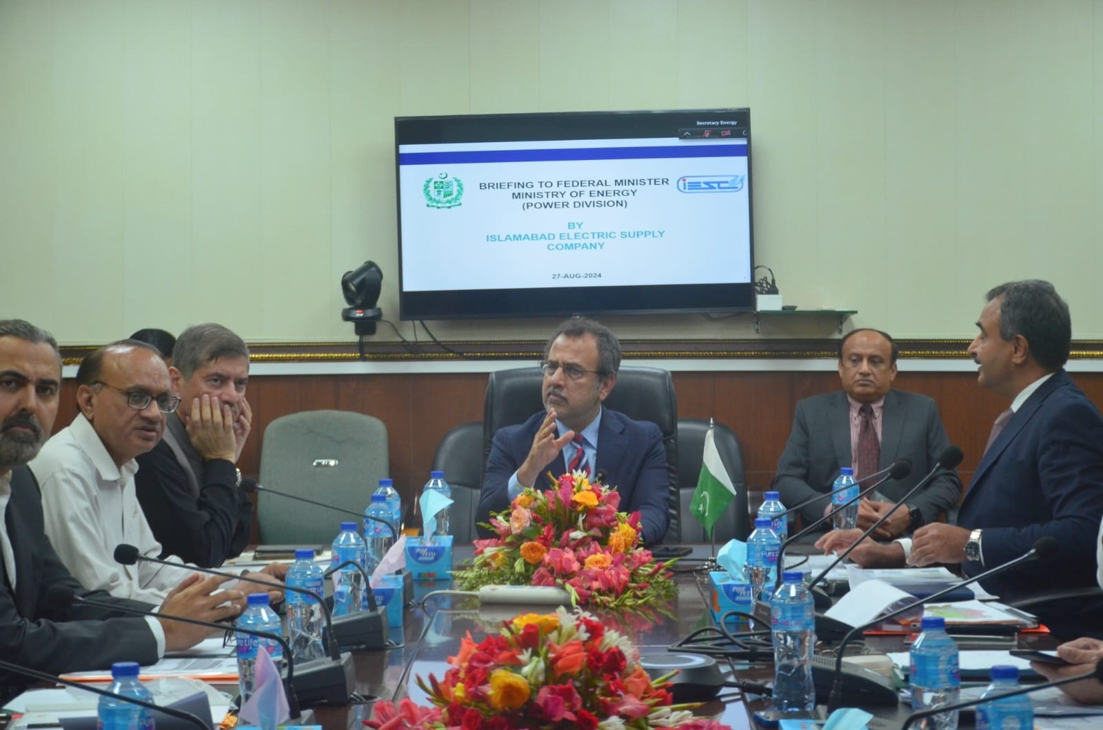 Power consumers to pay Rs2.37 less per unit under FAC in Sept, Nov: Leghari