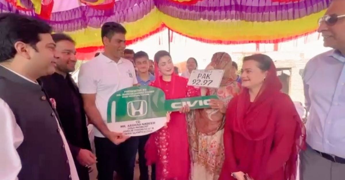 ‘Hero's Respect’: Maryam Nawaz reaches Arshad Nadeem’s house; presents him with cheque and car