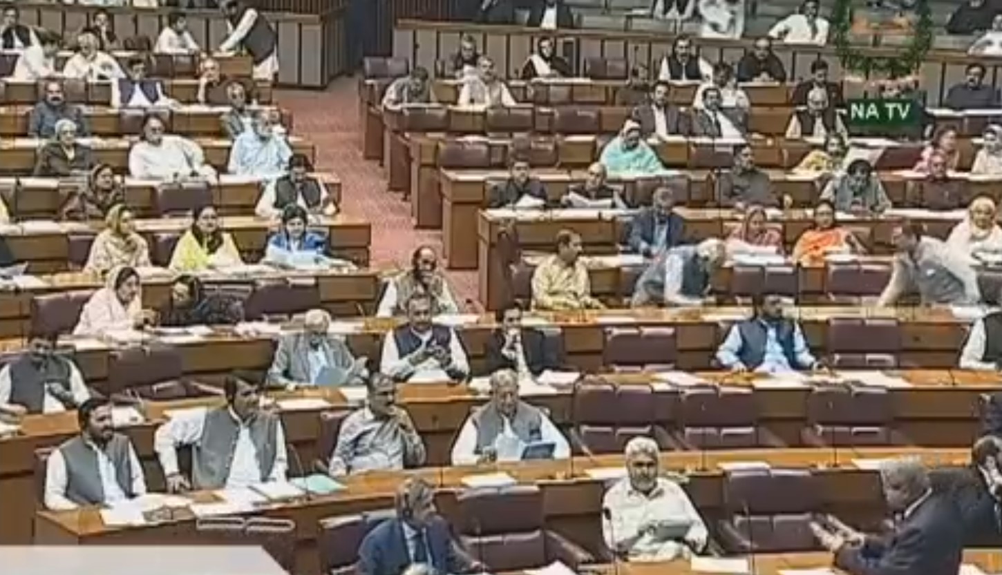 Govt ‘bulldozes’ bill barring independents from joining parties through Parliament amid PTI opposition