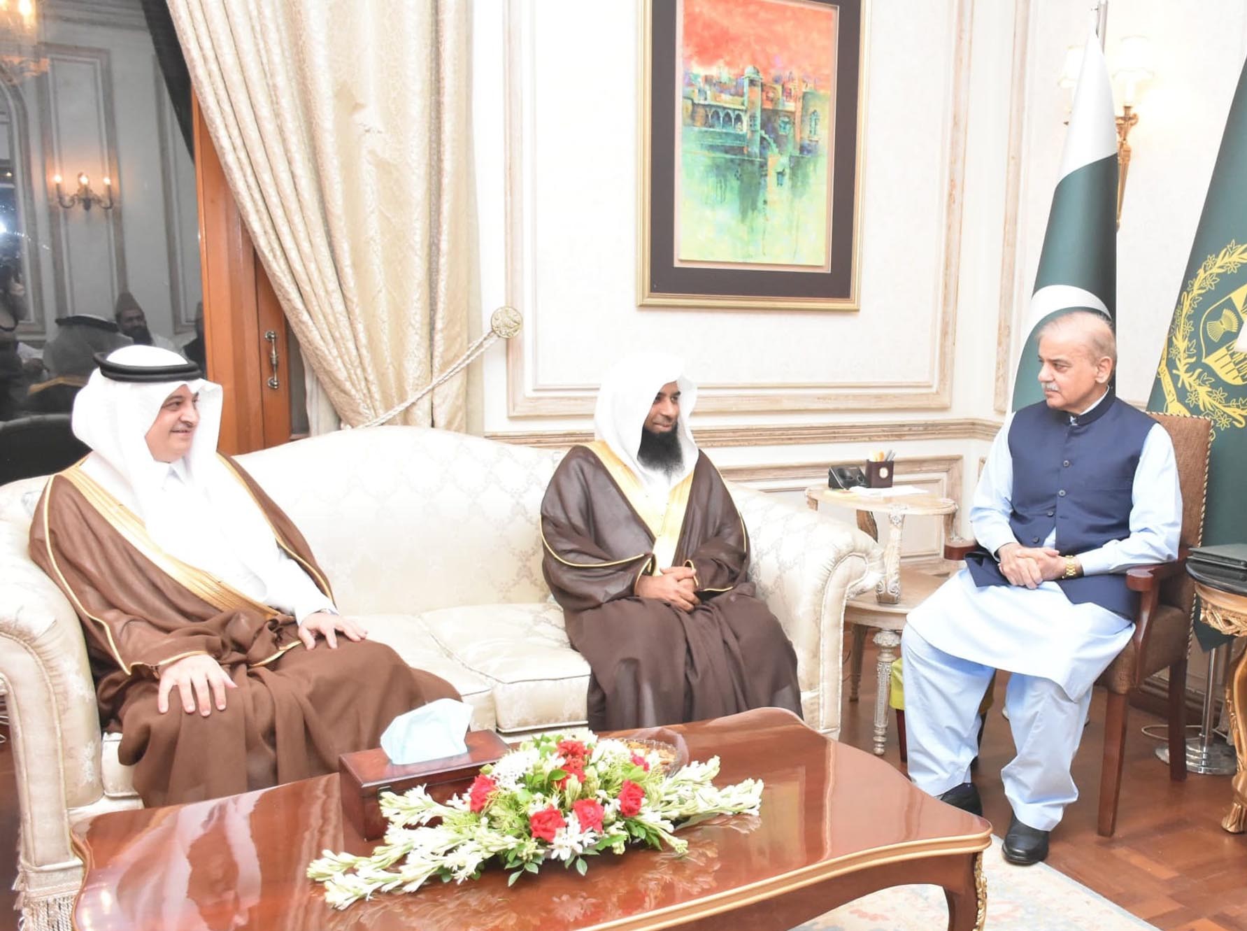 PM calls visit of Masjid-i-Nabawi Imam a matter of pride for country
