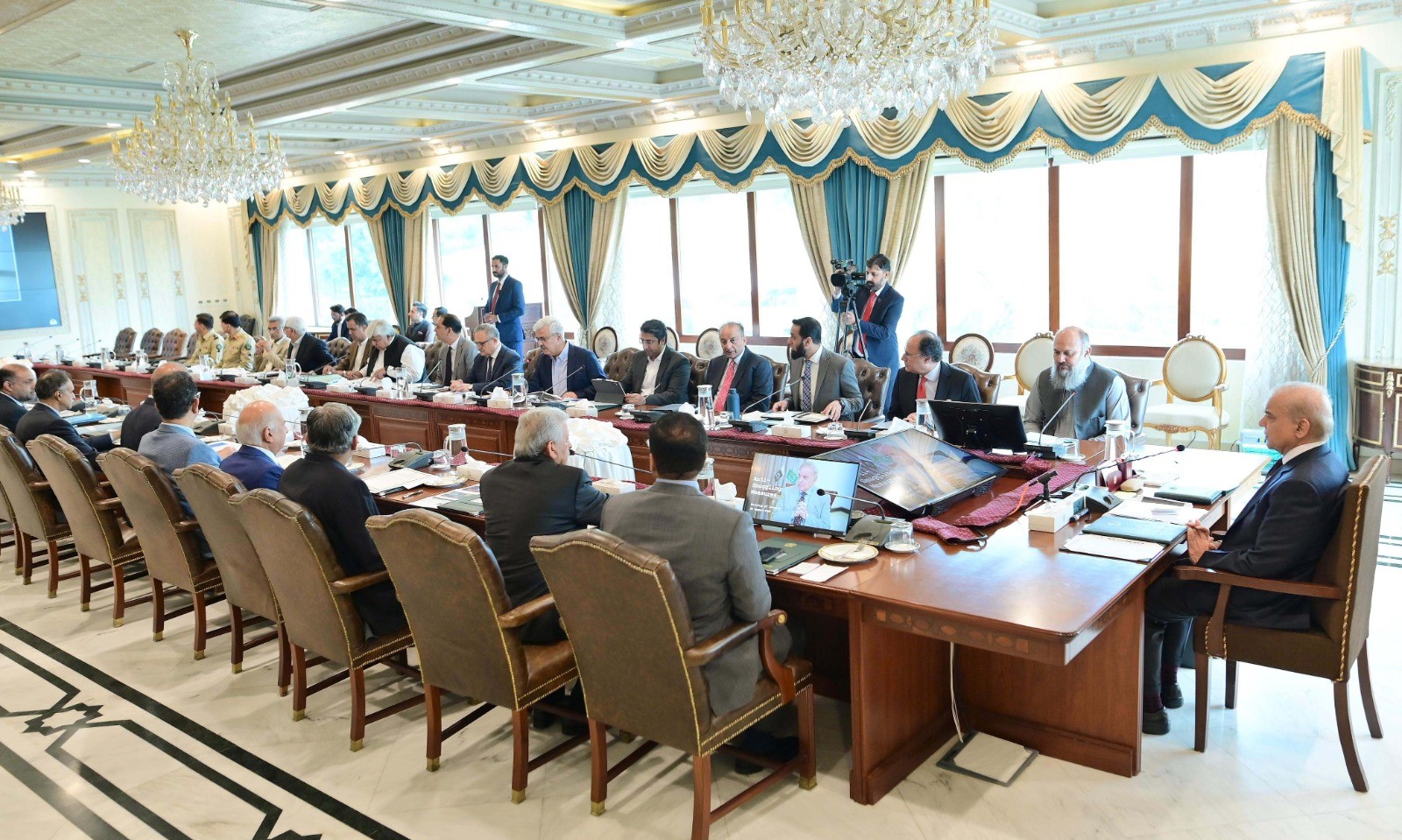 PM directs to nab people involved in smuggling, their facilitators