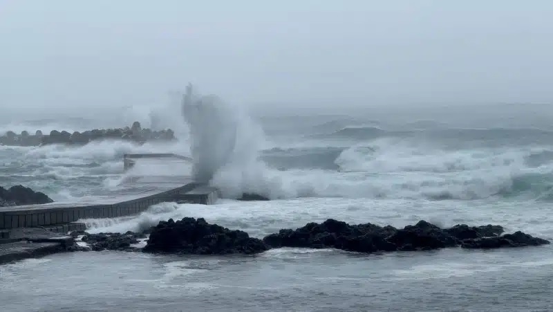 Japan braces for typhoon Shanshan