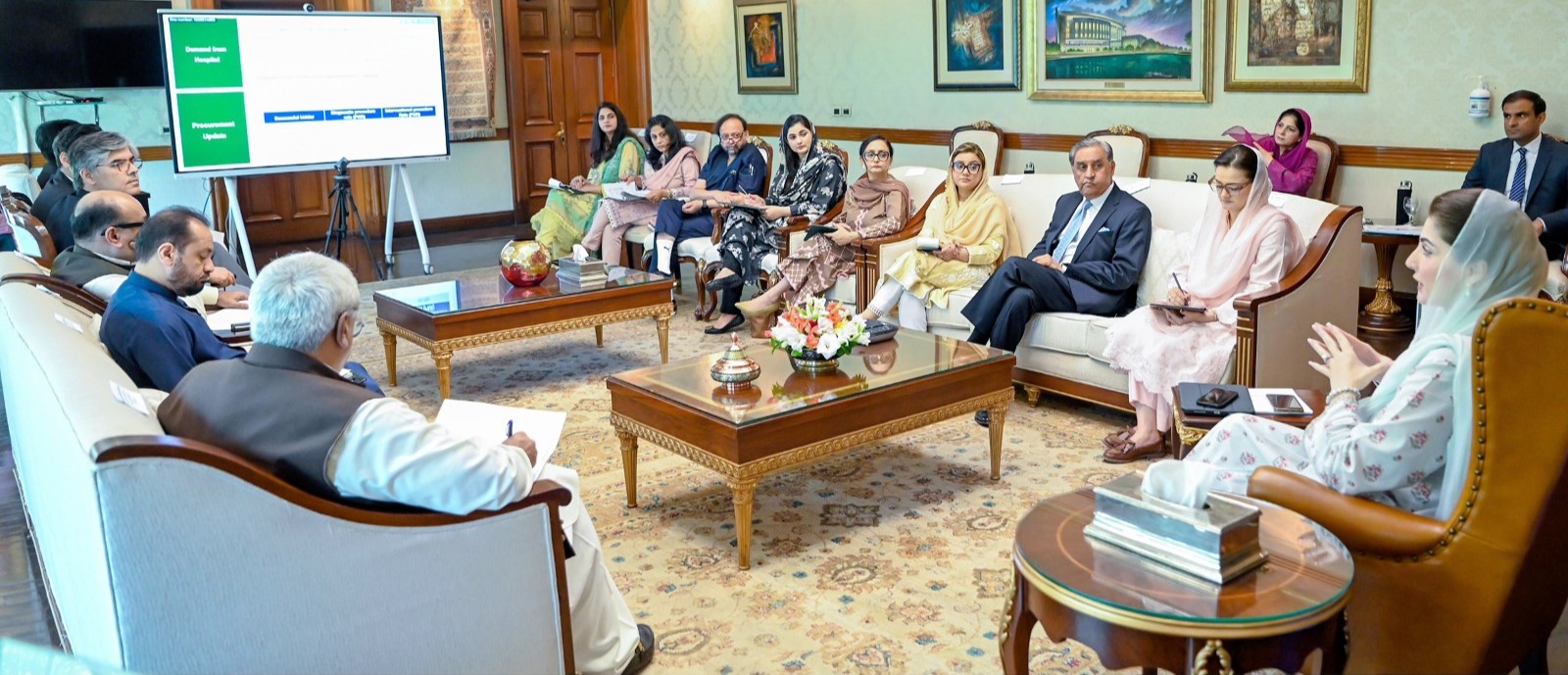 Punjab CM seeks plan to address specialist doctors shortage in DHQ hospitals